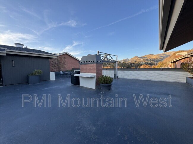 Building Photo - 171 E 3rd Ave