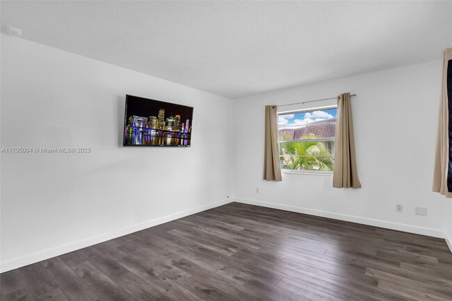 Building Photo - 13712 SW 90th Ave