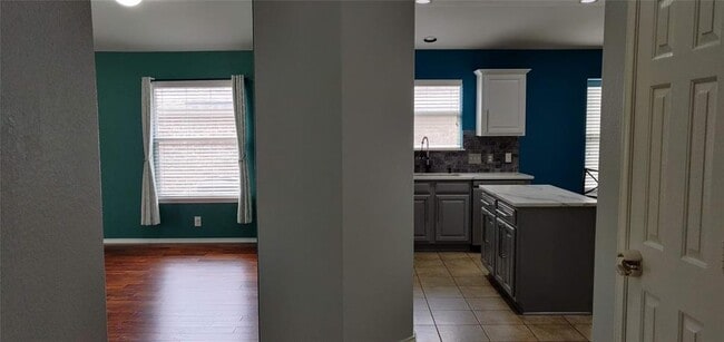 Building Photo - 309 Riverine Way