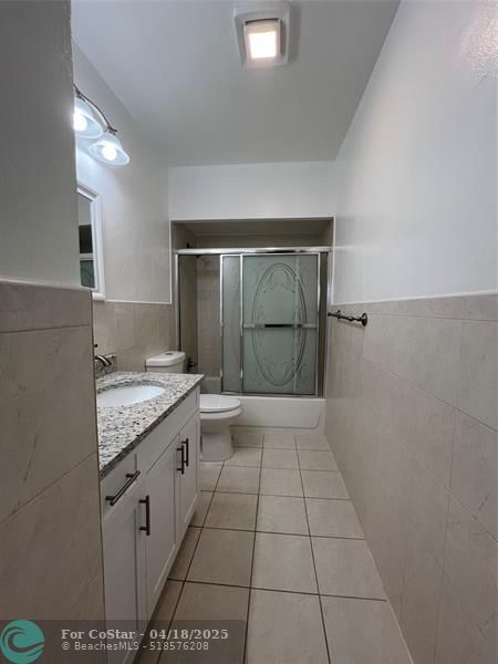 Building Photo - 2550 NE 51st St