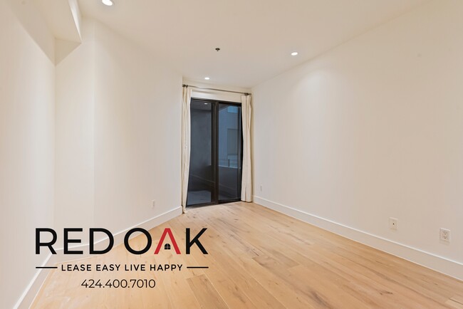 Building Photo - Exquisite, Luxury One Bedroom Featuring a ...