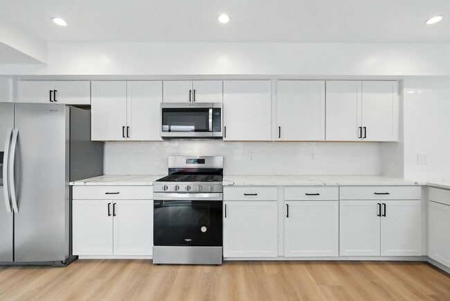 Building Photo - Downtown Sharpsburg New Remodel - 3 Bed, 2...