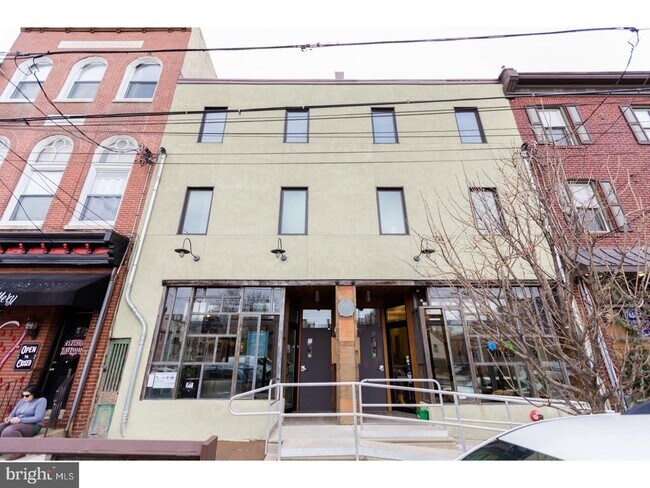 Building Photo - 206 E Girard Ave