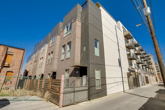 Building Photo - 2426 Welton St