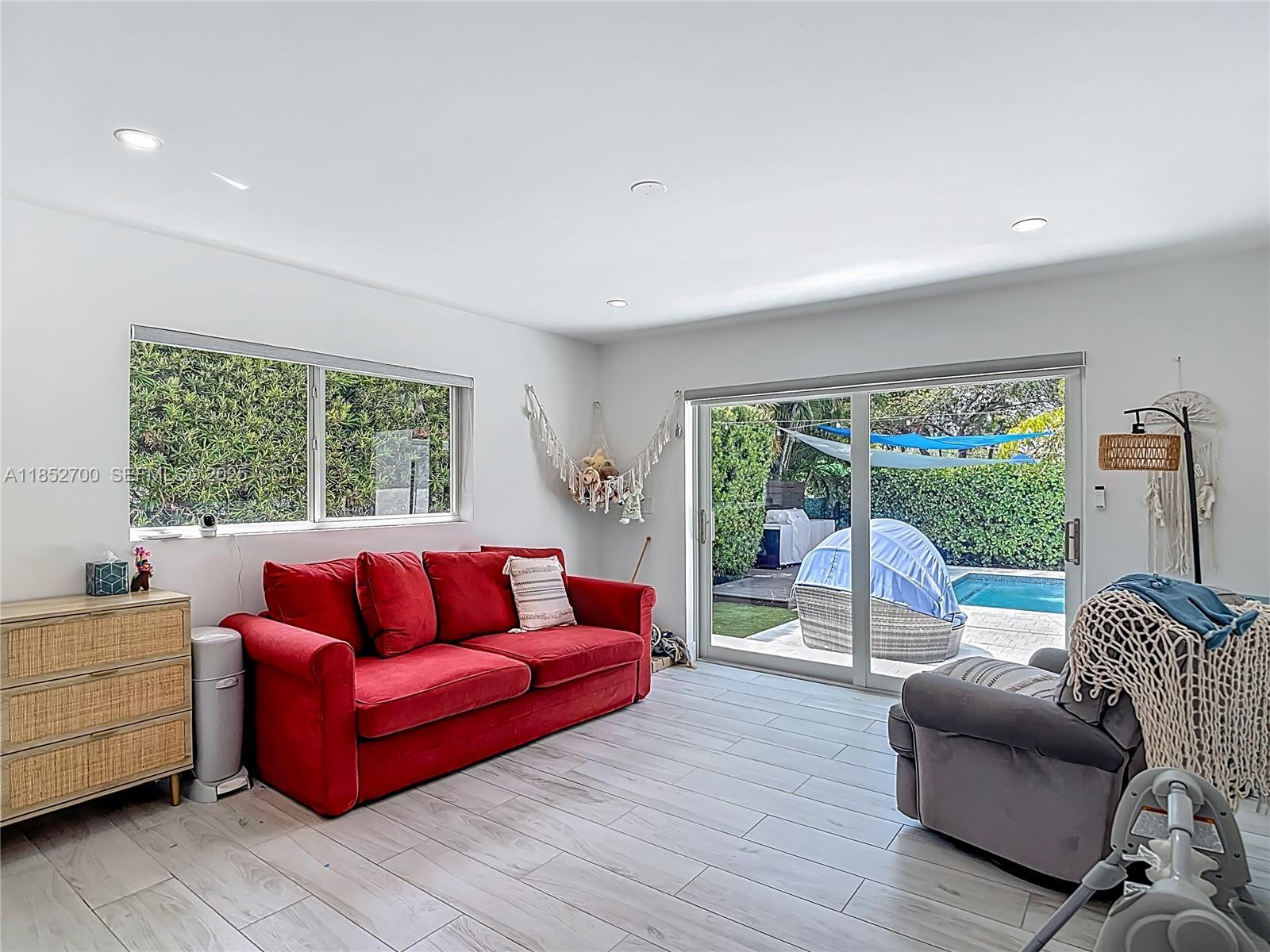 Building Photo - 10825 Peachtree Dr