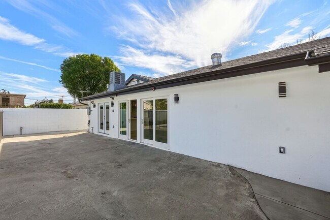 Building Photo - Newly Rebuilt Luxury 3 Bed Home with Pool, Designer Kitchen, Huge Courtyard, Near Topanga Mall