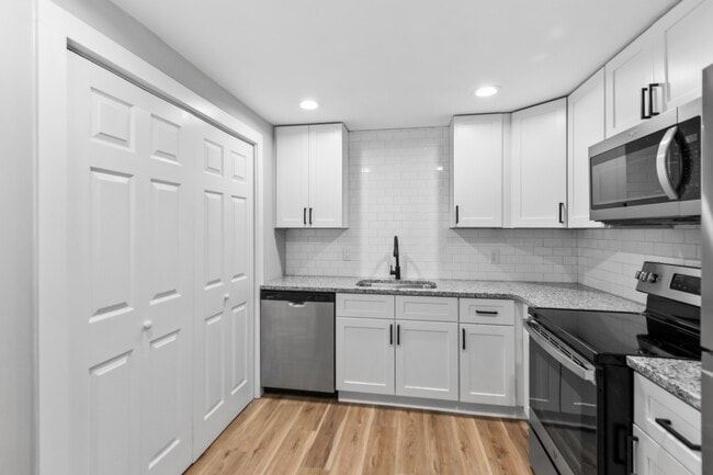 Building Photo - 2402 E 3rd St