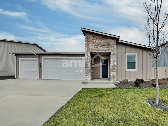 Building Photo - 2990 N Vigo Ave