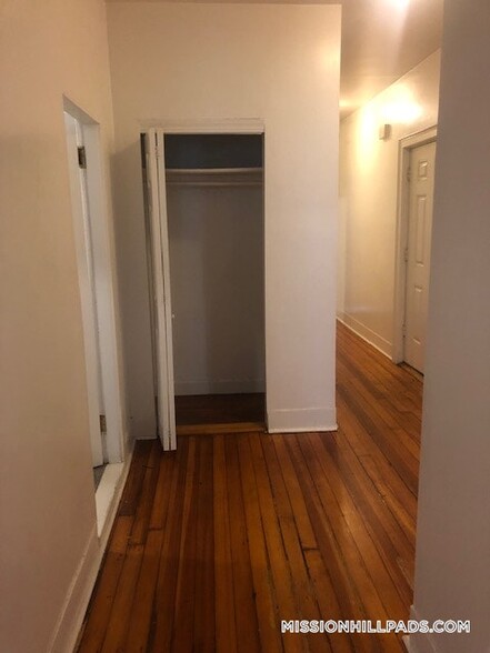 Building Photo - 5 Fairland St