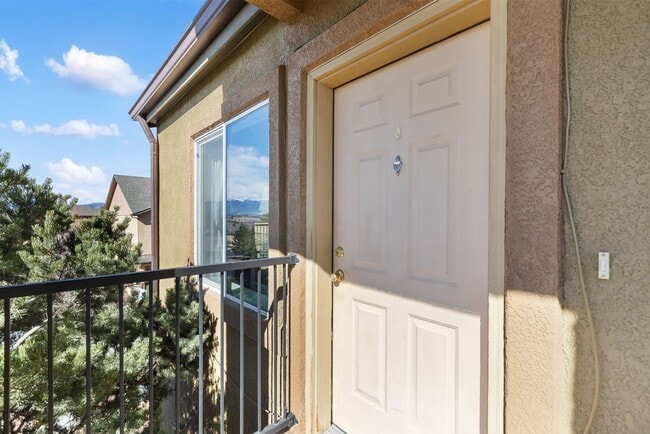 Building Photo - Immaculate 2 Bed 2 Bath Condo with Pikes Peak Views in D49!!!