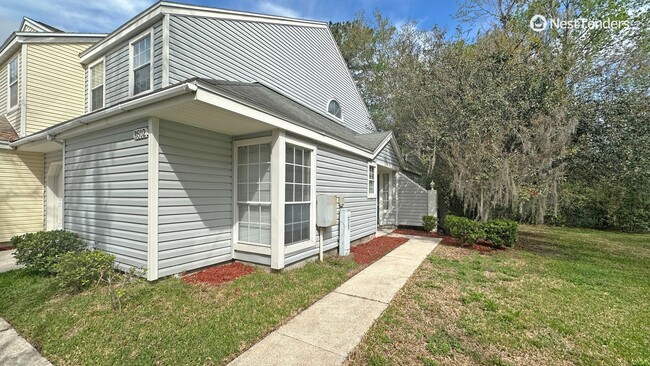 Building Photo - Large Updated Townhome in Argyle Forest!