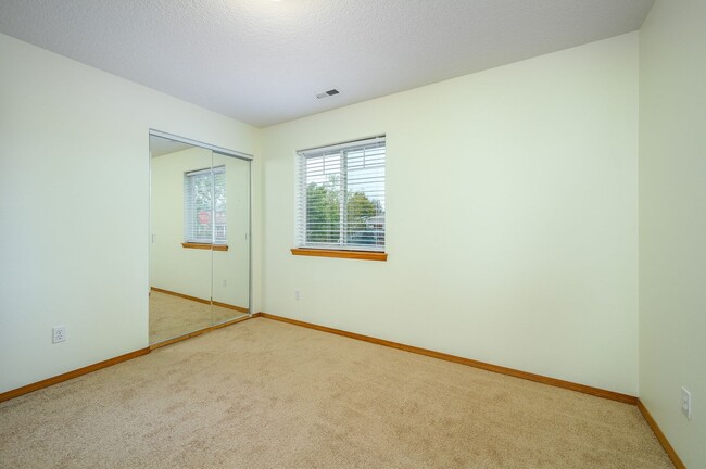 Building Photo - Newly Renovated 3 Bedroom, 2 Bath House in Sheridan
