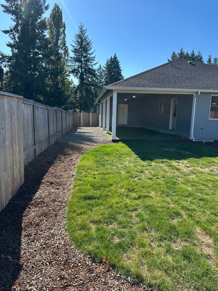 Back yard - fenced - 6704 Summerset Dr SE