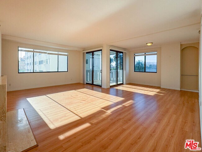 Building Photo - 1118 3rd St