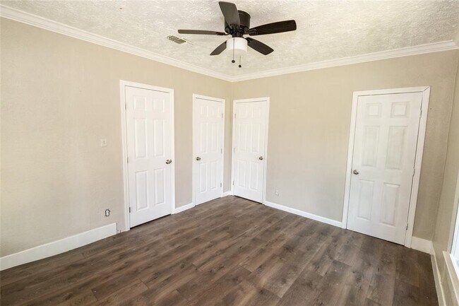 Building Photo - 200 W James Ave