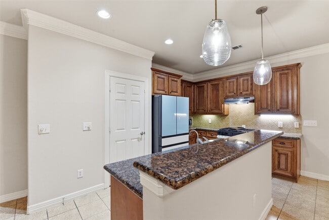 Building Photo - 415 San Julio St