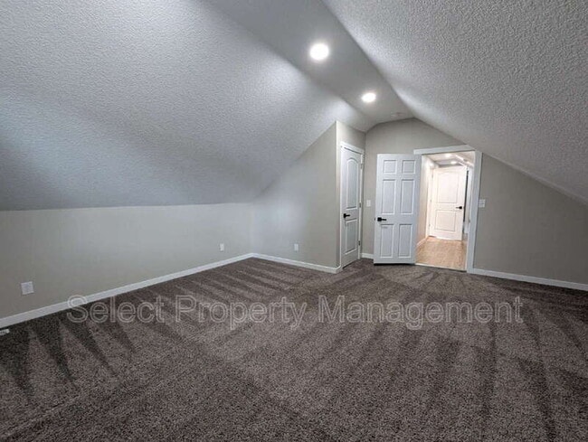Building Photo - 601 Lavina St