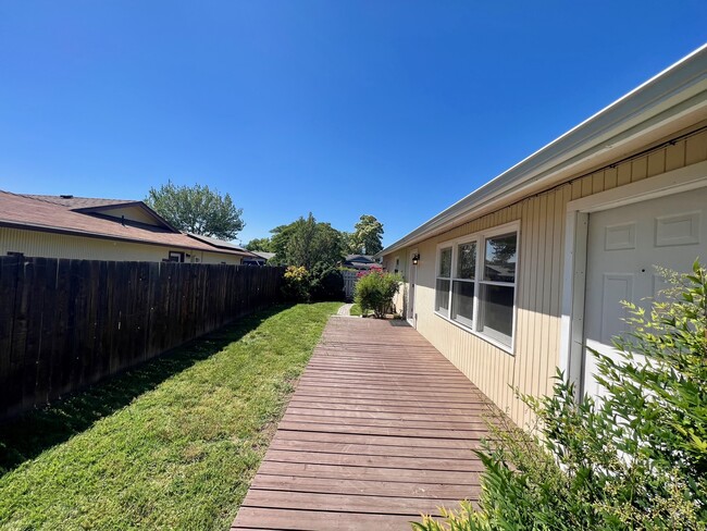 Building Photo - 2570 Aztec Ave