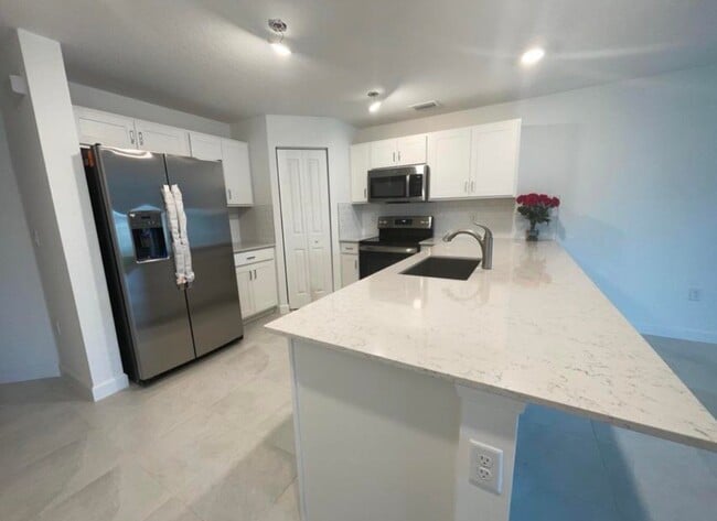 Building Photo - 6907 Broadwater Ln