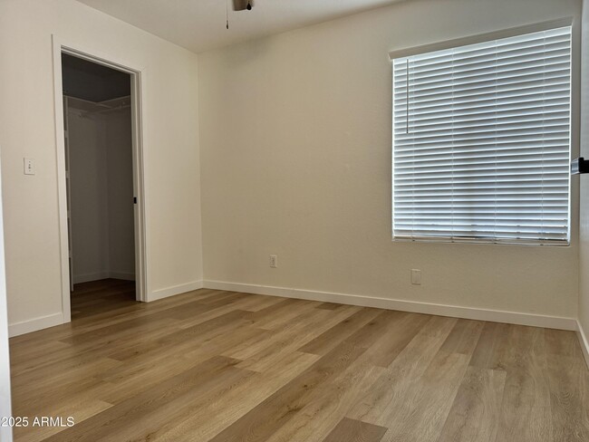 Building Photo - 613 W Rosemonte Dr