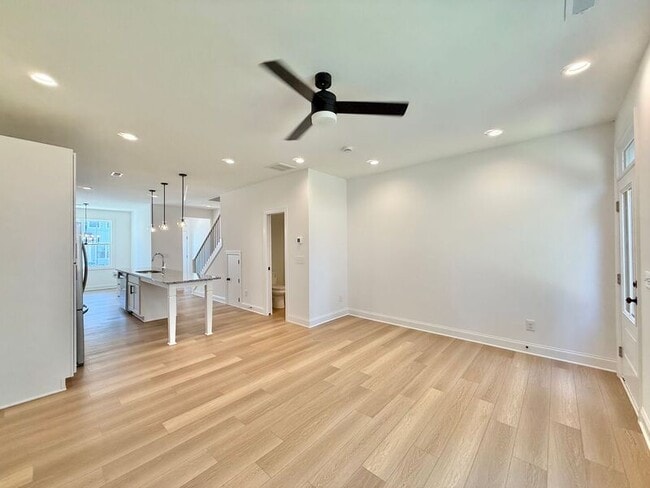 Building Photo - 4821 Gossamer Ln