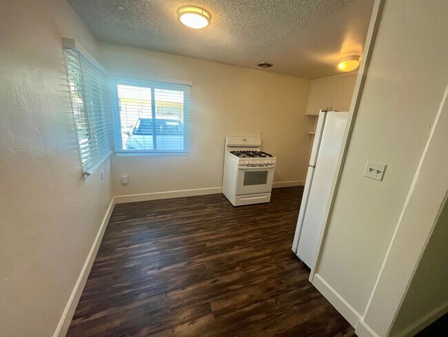 Building Photo - Two Bedroom Apartment at Moonlight Beach