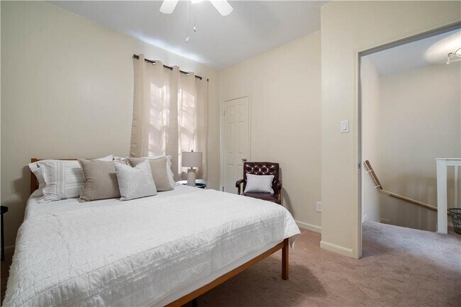 Building Photo - 158 S Cedar St