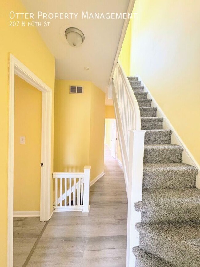 Building Photo - 207 N 60th St