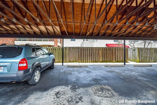 Building Photo - 911 Manor Ln