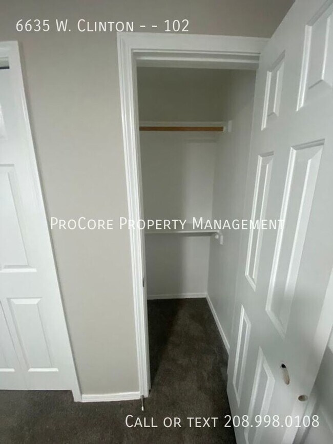 Building Photo - 6635 W Clinton Ln