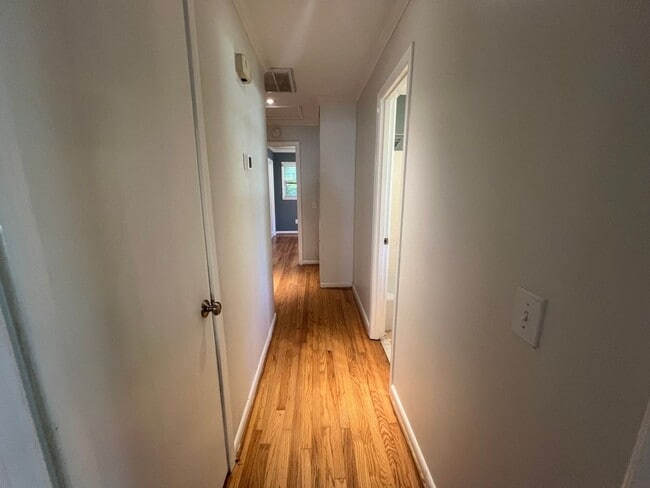 Building Photo - 726 E Magnolia Ave