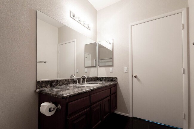 Building Photo - 9050 W Warm Springs Rd
