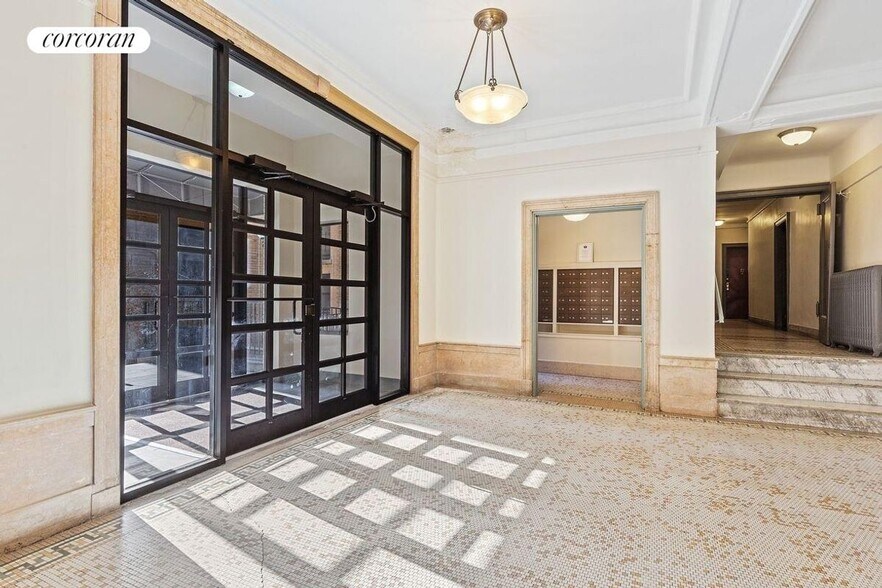 Building Photo - 875 W 181st St