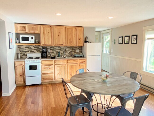 Building Photo - 14295 Community Ln
