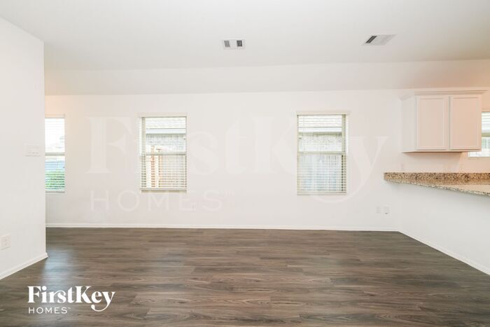 Building Photo - 18455 Summit Ranch Dr