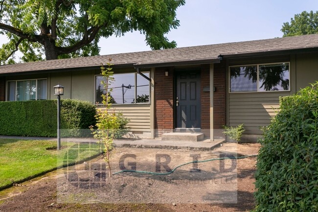 Building Photo - Gorgeous 2 Bedroom Apartment in Mt. Tabor!