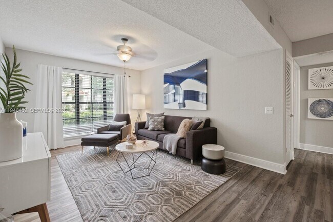 Building Photo - 3101 Port Royale Blvd