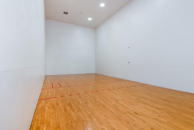 Building Photo - 511 SE 5 Ave