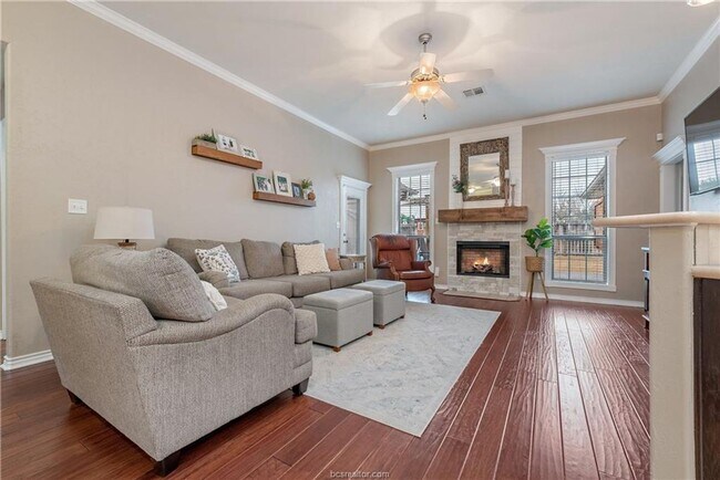 Building Photo - Beautiful 3 Bed, 2 Bath in Castlegate