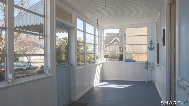 Building Photo - 49 Sound View Heights