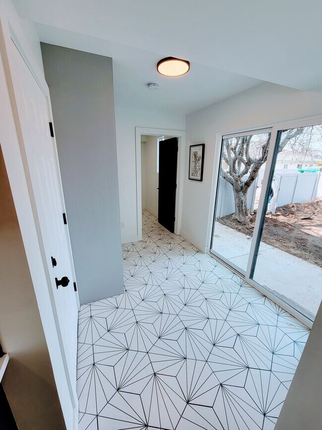 Building Photo - ABSOLUTELY UNBELIEVABLE NEW HIGH END CUSTOM HOME!