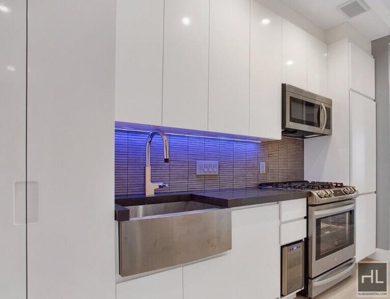 Building Photo - Renovated Lower East Side 1-Bedroom with M...