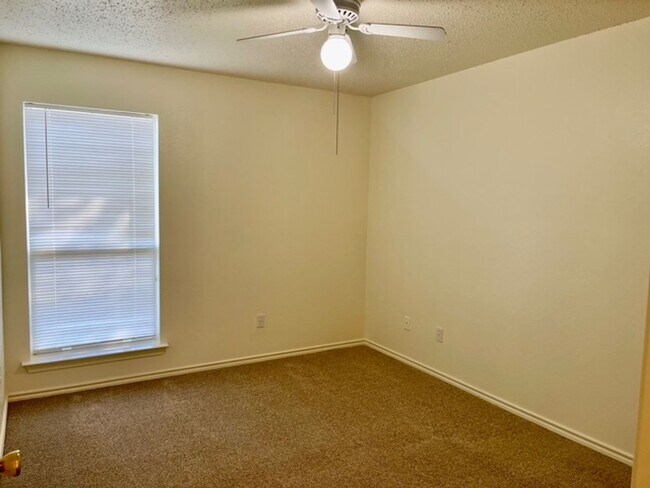 Building Photo - Nice Single Story Home in Crowley