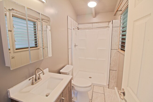 Building Photo - 45-842-842 Anoi Rd