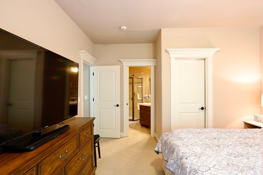 Building Photo - 12323 NE 102nd Ln