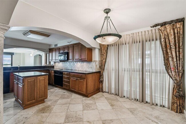 Building Photo - 2413 Bayshore Blvd