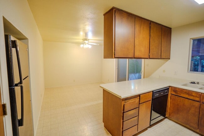 Building Photo - Single-Story Vallejo 3BR on HUGE Lot! 4-Car Parking, Covered Patio & 15 Min to Napa!