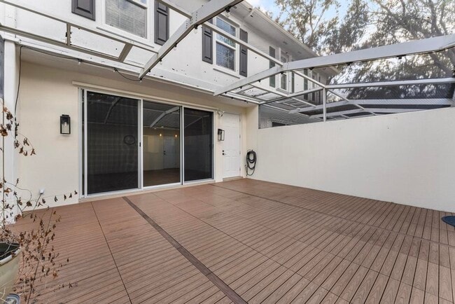 Building Photo - 180 Freeport Dr