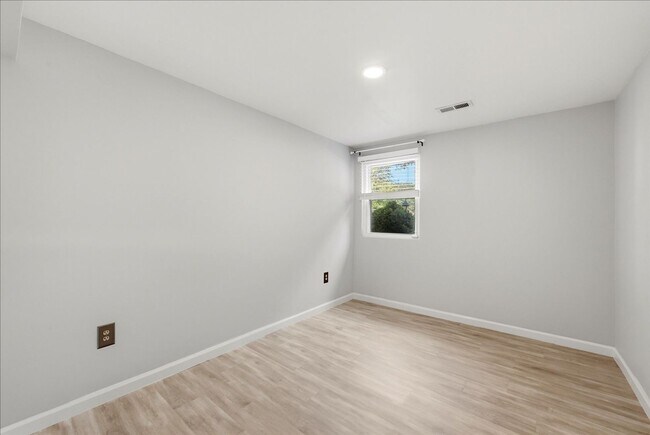 Building Photo - 5481 Saddler Ln