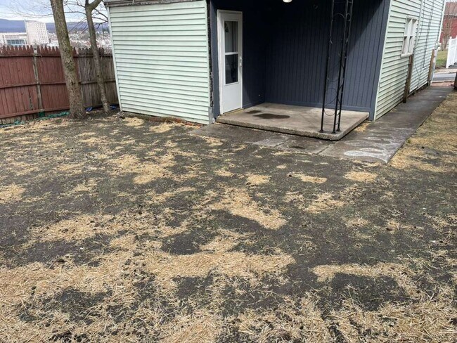 Building Photo - 315 10th St